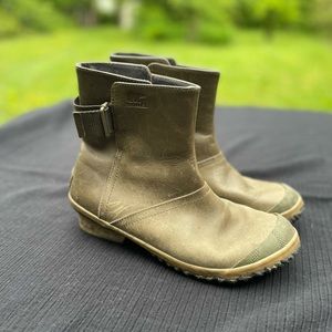 Sorel slimboot waterproof leather pull on. Size 10.5 US